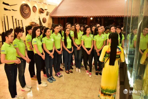 Người đẹp Hoa khôi ĐBSCL 2015 thướt tha áo dài trên phố Sài Gòn - ảnh 15