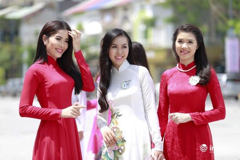 Người đẹp Hoa khôi ĐBSCL 2015 thướt tha áo dài trên phố Sài Gòn - ảnh 6