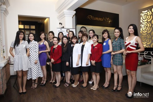 Người đẹp Hoa khôi ĐBSCL 2015 thướt tha áo dài trên phố Sài Gòn - ảnh 2