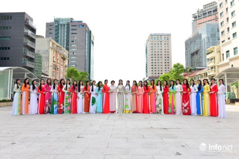 Người đẹp Hoa khôi ĐBSCL 2015 thướt tha áo dài trên phố Sài Gòn - ảnh 4