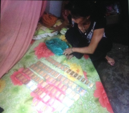 Phụ giúp lễ cúng,