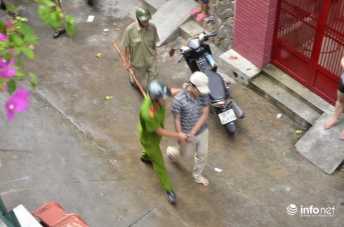 Con nghiện xách dao rượt đuổi bố mẹ khỏi nhà - ảnh 1