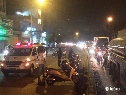 Va chạm giao thông chết người, lái xe đầu kéo tung cửa bỏ chạy - ảnh 3