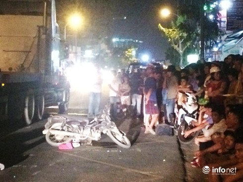 Va chạm giao thông chết người, lái xe đầu kéo tung cửa bỏ chạy - ảnh 1