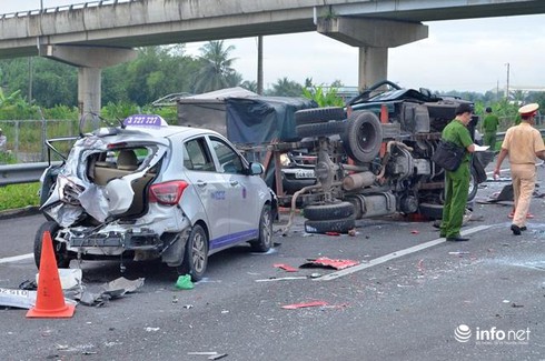 Tai nạn liên hoàn trên cao tốc Trung Lương, 1 người tử vong - ảnh 1