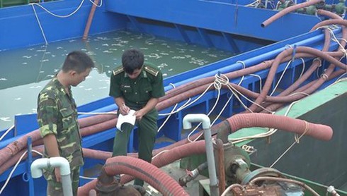 Bộ đội Biên phòng TP.HCM truy bắt “cát tặc” trên biển Cần Giờ - ảnh 1