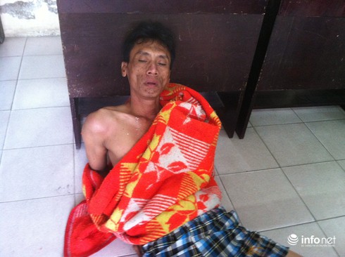 Ngáo đá, cầm mảnh chai vỡ uy hiếp tài xế, đòi đốt taxi - ảnh 2