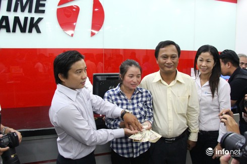 Chị Hồng “ve chai” vui mừng nhận hơn 1 triệu yên Nhật tiền mới - ảnh 2