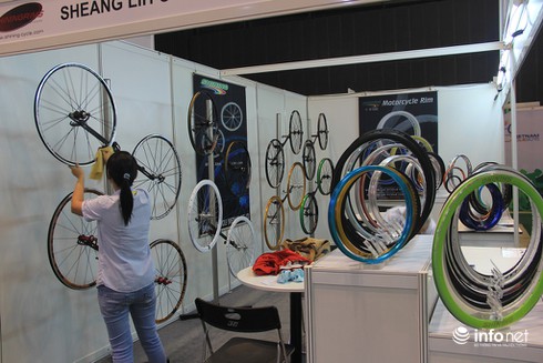 Khai mạc Triển lãm Quốc tế Xe Hai Bánh Việt Nam 2015 - ảnh 13