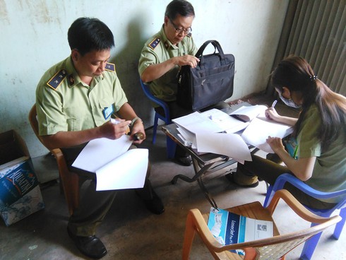 TP.HCM bắt giữ hàng ngàn thiết bị điện lạnh cũ nhập lậu - ảnh 3