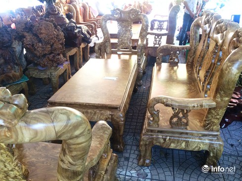 Người Sài Gòn sắm đồ gỗ giá trăm triệu chơi tết - ảnh 14