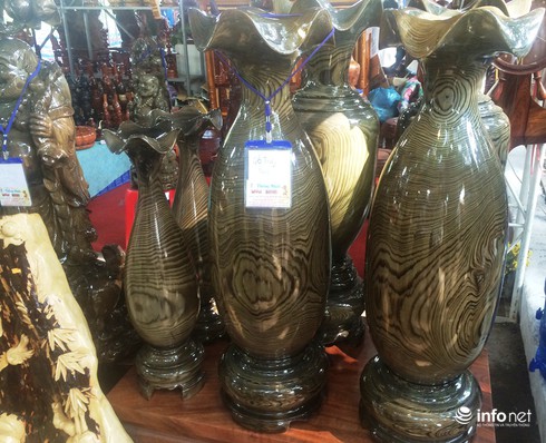 Người Sài Gòn sắm đồ gỗ giá trăm triệu chơi tết - ảnh 3