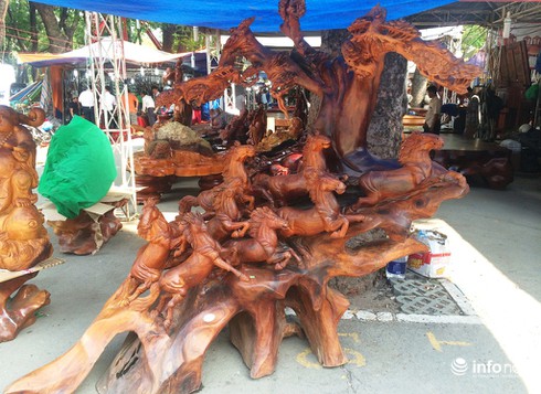 Người Sài Gòn sắm đồ gỗ giá trăm triệu chơi tết - ảnh 17