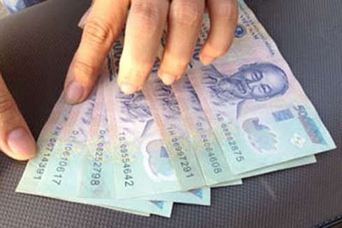 Ngoại tình, cô gái bị nam đồng nghiệp tống tiền - ảnh 1