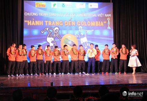 Hình ảnh các tuyển thủ futsal Việt Nam giao lưu cùng người hâm mộ TP.HCM - ảnh 7