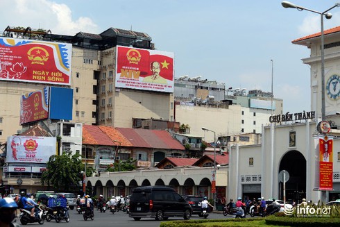 Đường phố TP.HCM rực rỡ trước ngày bầu cử - ảnh 15