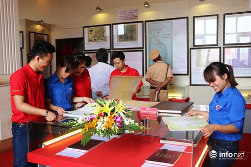 Giới trẻ Bình Phước thích thú với bản đồ, tư liệu về Hoàng Sa, Trường Sa - ảnh 4