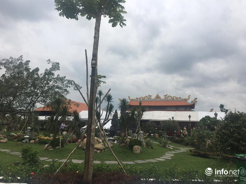 Ngắm Đền thờ Tổ hoành tráng của nghệ sĩ Hoài Linh mới khánh thành - ảnh 1
