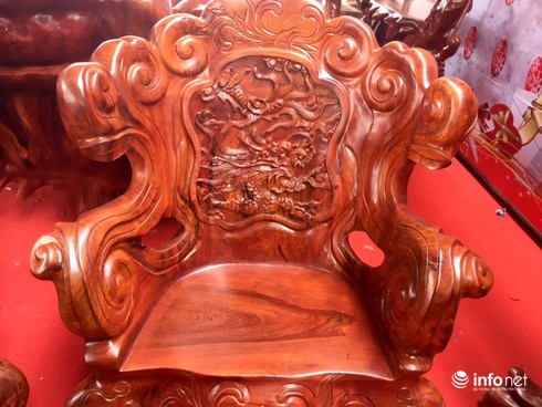 Ngắm phản gỗ bạc tỷ