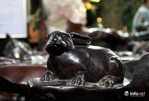 Ngắm bộ bàn ghế gốc gỗ sao chạm 12 con giáp lớn nhất nước - ảnh 8