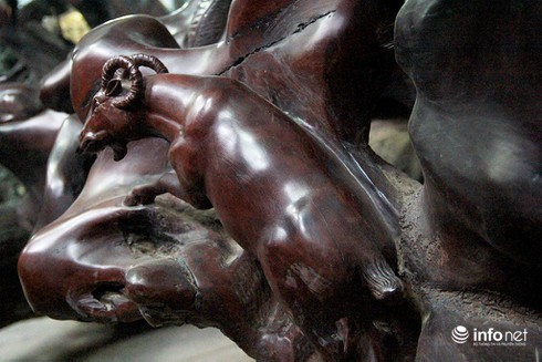 Ngắm bộ bàn ghế gốc gỗ sao chạm 12 con giáp lớn nhất nước - ảnh 12