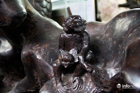 Ngắm bộ bàn ghế gốc gỗ sao chạm 12 con giáp lớn nhất nước - ảnh 13