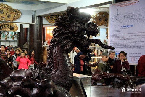 Ngắm bộ bàn ghế gốc gỗ sao chạm 12 con giáp lớn nhất nước - ảnh 4