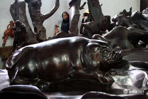 Ngắm bộ bàn ghế gốc gỗ sao chạm 12 con giáp lớn nhất nước - ảnh 16