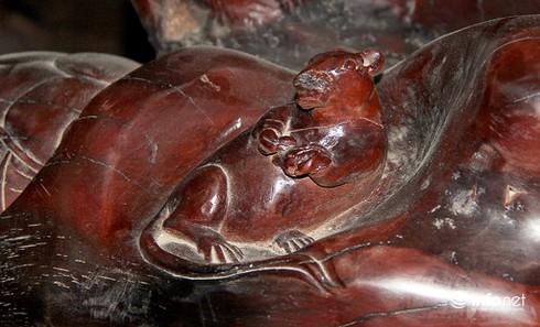 Ngắm bộ bàn ghế gốc gỗ sao chạm 12 con giáp lớn nhất nước - ảnh 5