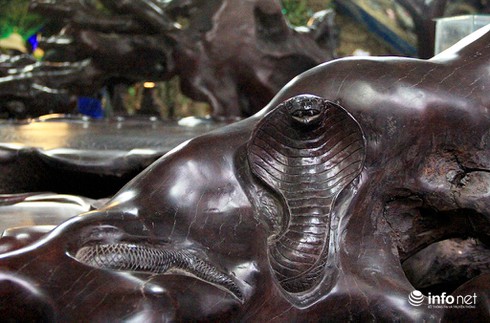 Ngắm bộ bàn ghế gốc gỗ sao chạm 12 con giáp lớn nhất nước - ảnh 10