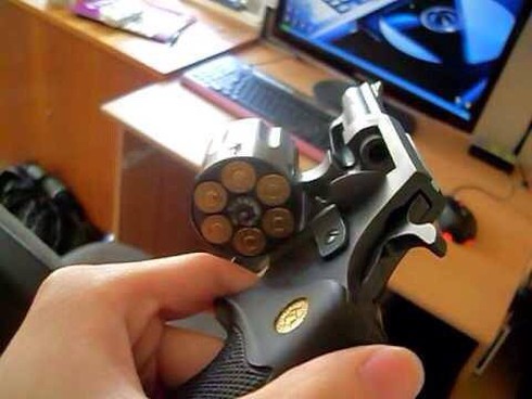 Nổ súng vào công an khi bị kiểm tra hành chính lúc rạng sáng - ảnh 1