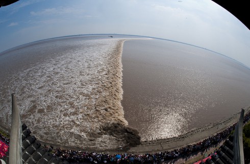 Ngắm thủy triều có một không hai trên sông Tiền Đường - ảnh 2