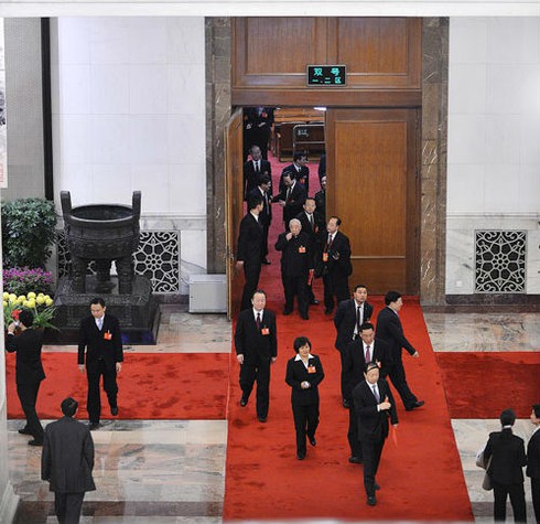 Trung Quốc: Hồi hộp chờ kết quả bỏ phiếu bầu chọn Ủy viên Trung ương - ảnh 9