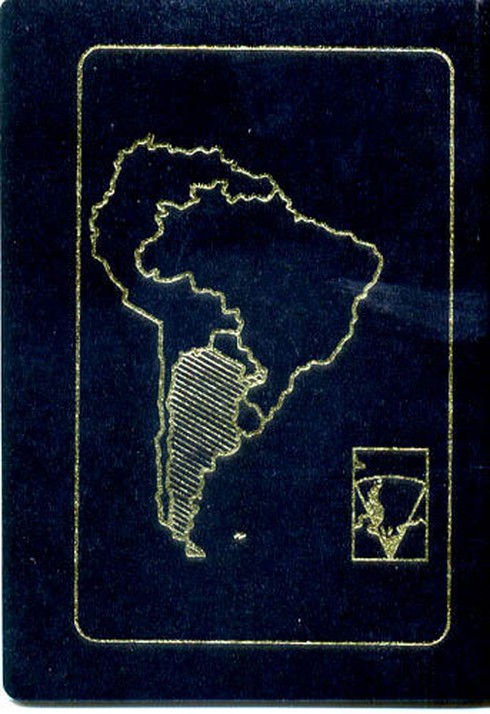 Những vụ 'chiếm đảo' bằng in bản đồ lên hộ chiếu - ảnh 2