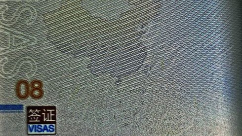 Những vụ 'chiếm đảo' bằng in bản đồ lên hộ chiếu - ảnh 1