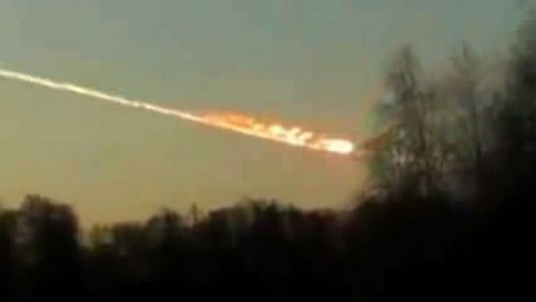 Vật thể lạ bắn xuyên thiên thạch tại Nga - ảnh 1