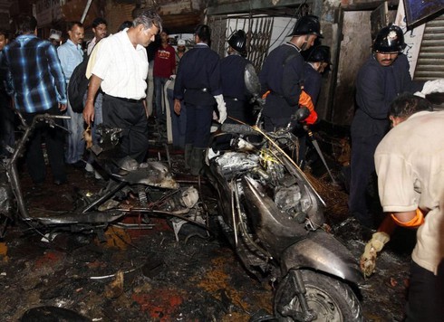 Ấn Độ rung chuyển vì đánh bom liên hoàn - ảnh 1