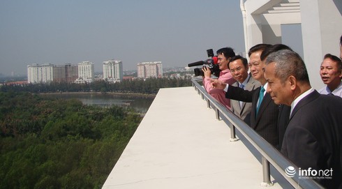 Thủ tướng Nguyễn Tấn Dũng: “Thầy giáo không thể sống bằng nước lã
