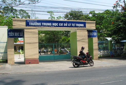 Sức khỏe của nữ sinh bị bạn đánh ở Trà Vinh chưa có gì bất thường - ảnh 1