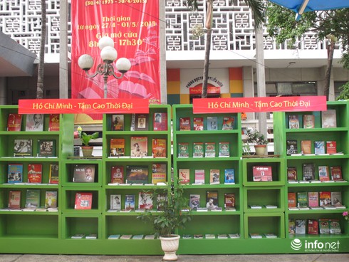 Triển lãm sách “Đất nước thống nhất” mừng ngày 30/4 - ảnh 9