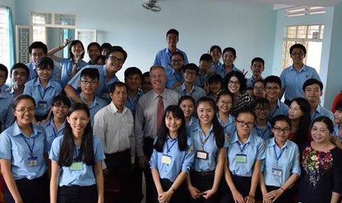 Đại sứ Hoa Kỳ đối thoại với các sinh viên tài năng tại Tây Nguyên - ảnh 1