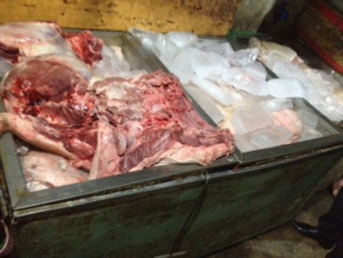 Gần 5 tấn thịt heo bệnh, chết được bán công khai - ảnh 1