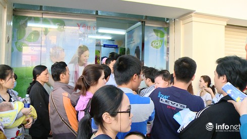TPHCM: Xếp hàng trật tự từ 2h sáng để tiêm vắc xin - ảnh 1