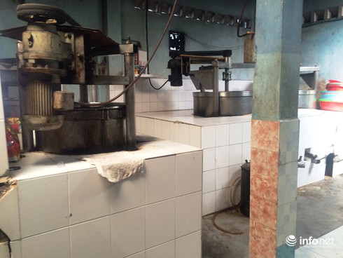 TP.HCM: Phát hiện hơn 400kg hóa phẩm, phụ gia hết hạn sử dụng - ảnh 1