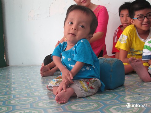 Tết đông ấm với làng trẻ xương thủy tinh - ảnh 4