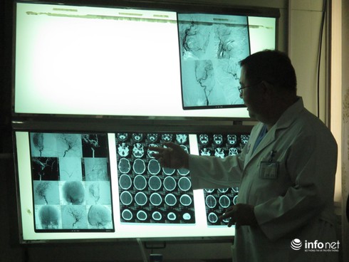 Cứu sống cháu bé bị chảy máu mũi liên tục - ảnh 1