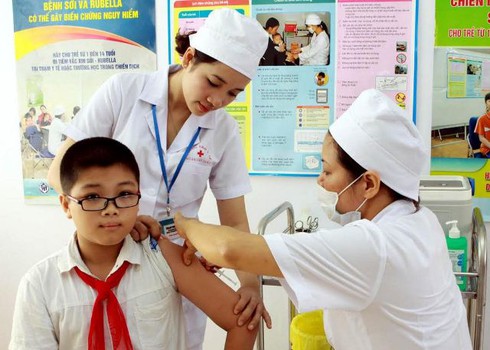 TPHCM: Tiêm vắc xin sởi – rubella cho học sinh lớp 11, 12 - ảnh 1