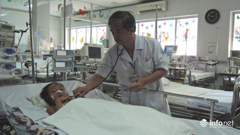 Táo bạo thực hiện lọc máu liên tục cứu sống bé gái 3 lần ngưng tim vì TNGT - ảnh 1