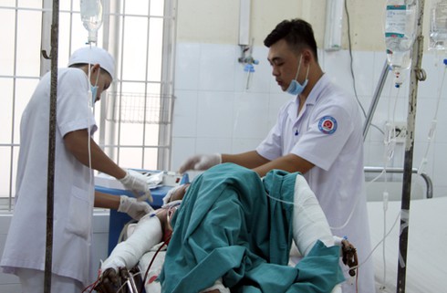 Bị chồng cũ đốt, người vợ bỏng nặng nguy kịch - ảnh 1