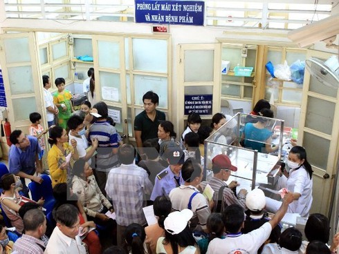 Bệnh viện Ung bướu TP.HCM bắt đầu khám bệnh từ 5 giờ sáng - ảnh 1